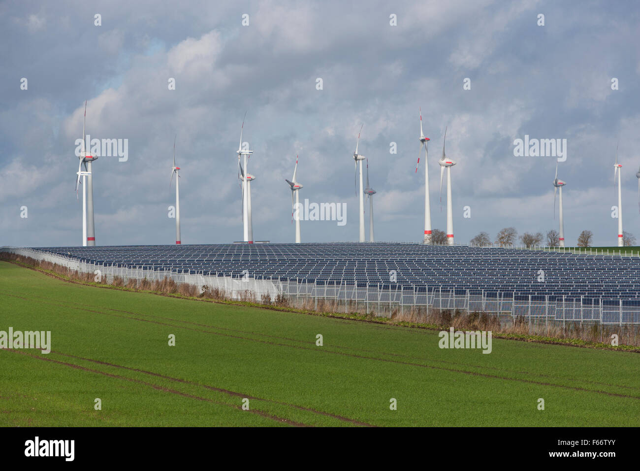 erneuerbare Energien bei a20 Autobahn, Mecklenburg-Vorpommern, Deutschland Stockfoto