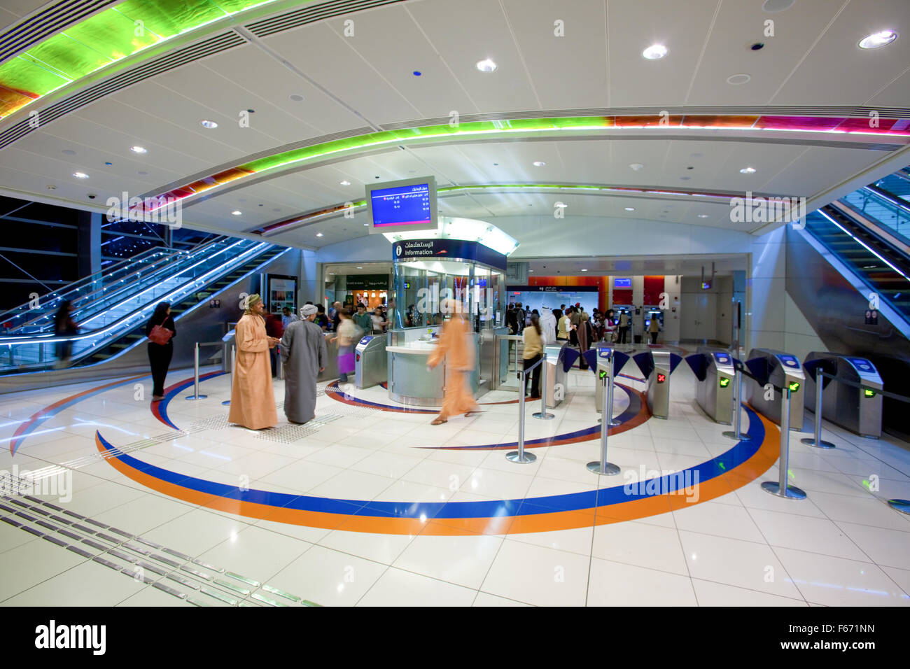 Dubai Metro Station Schalterhalle Stockfoto