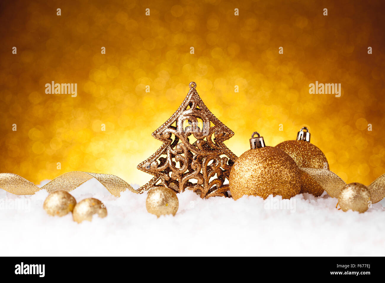 Goldene Tanne Baum Weihnachtsdekoration mit gold und roten Ornamenten Stockfoto