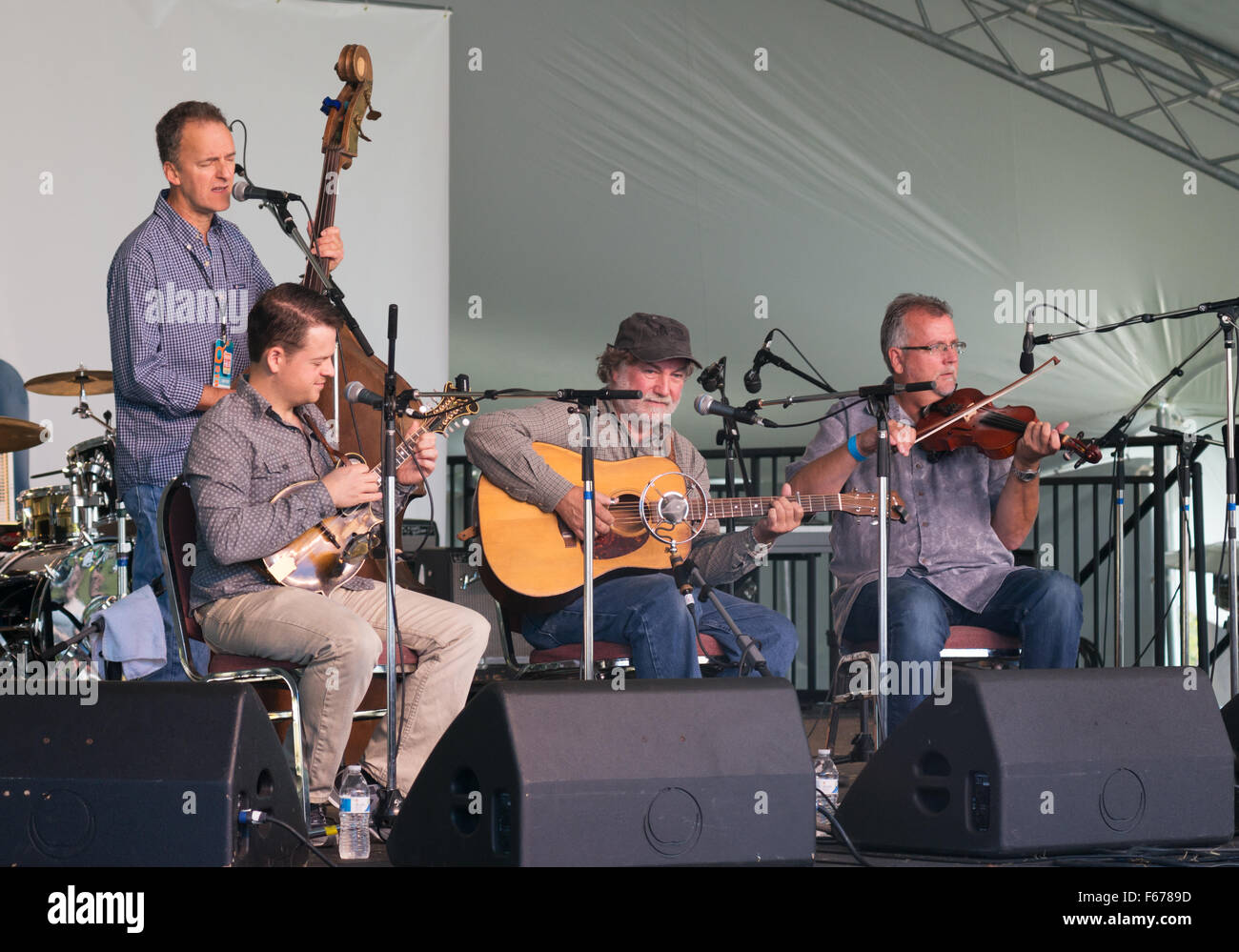Die Virginia Gitarrenbauer spielen an der 2015 Richmond Folk Festival, Virginia, USA Stockfoto
