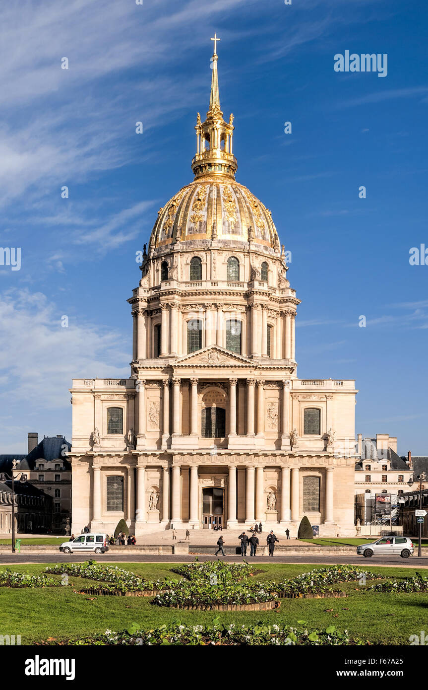 Les Invalides ist ein Komplex von Museen und Sehenswürdigkeiten in Paris und die Grabstätte für einige berühmte Franzosen Stockfoto