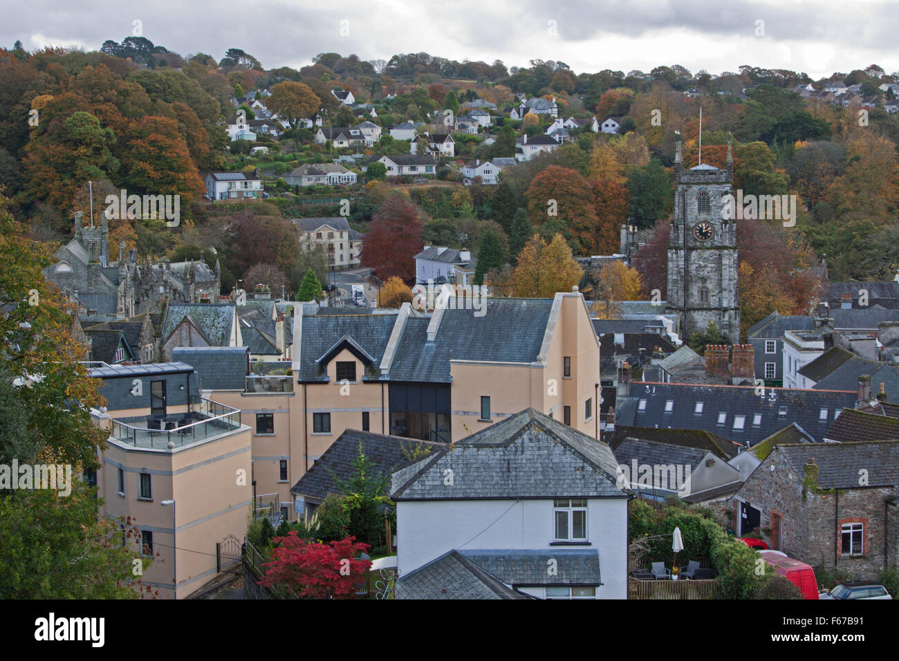 Die Stadt Tavistock am Rande des Dartmoor National Park, dominiert vom fünfzehnten Jahrhundert Pfarrei Kirche St. Eustachius Stockfoto