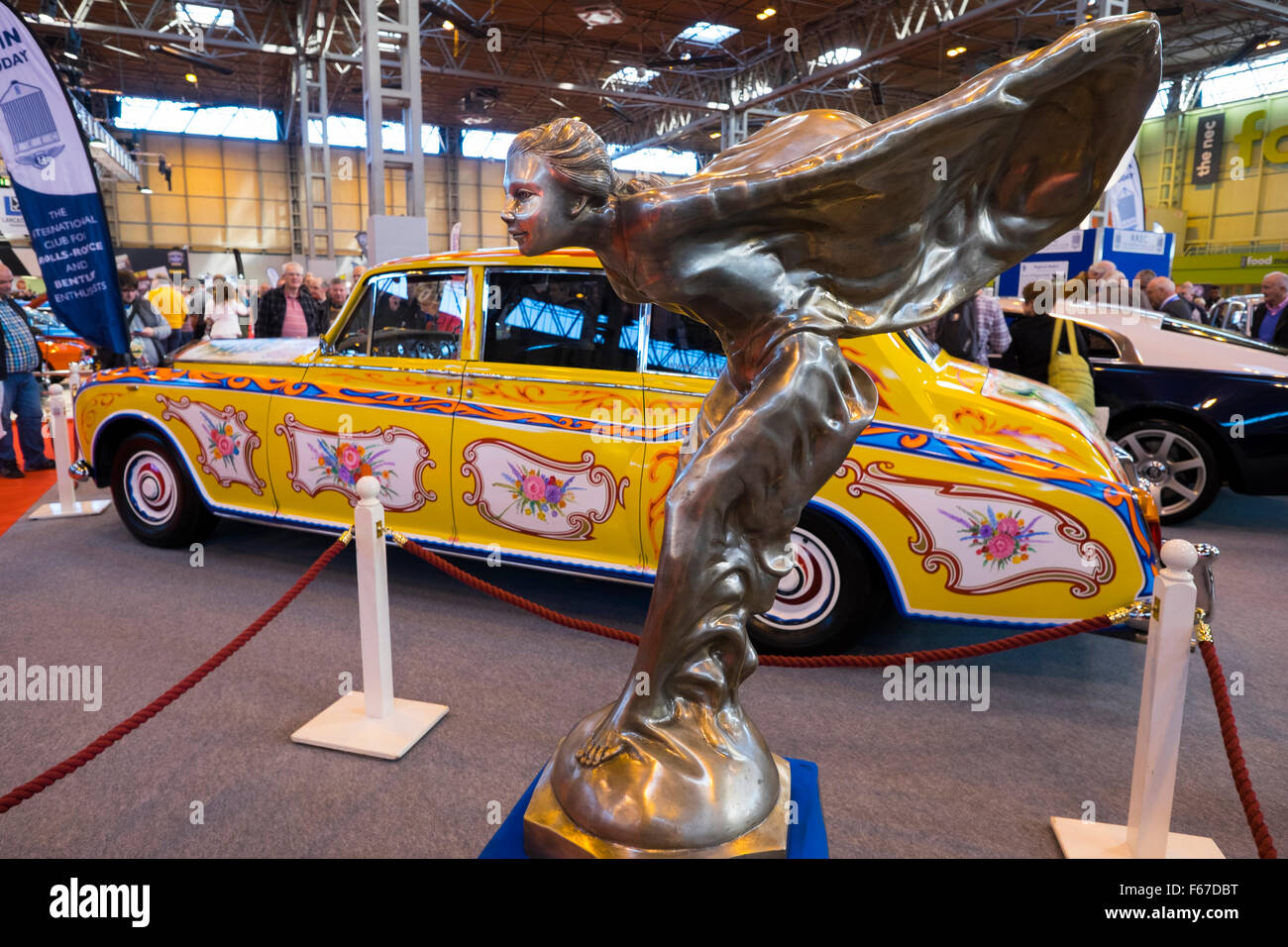 Psychedelische Rolls-Royce Phantom V, die John Lennon, auf dem Display an der Classic Motor Show, NEC, Birmingham UK gehörte Stockfoto