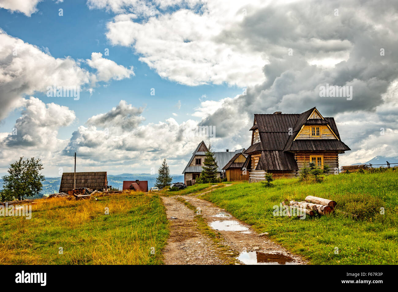 Traditionelle Holzhütte im Tatra-Gebirge, Polen. Stockfoto