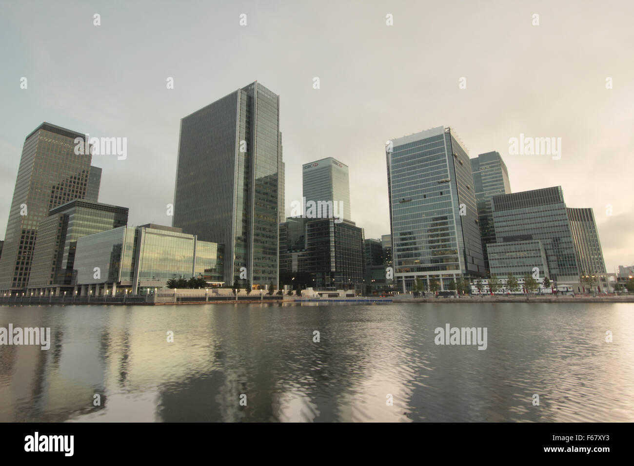 Gebäude Londons Docklands Canary Wharf im Morgengrauen Stockfoto