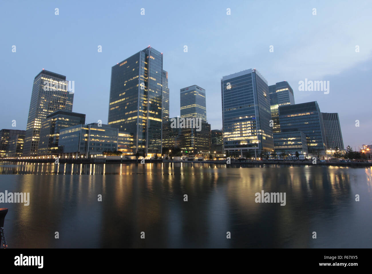 Gebäude Londons Docklands Canary Wharf im Morgengrauen Stockfoto