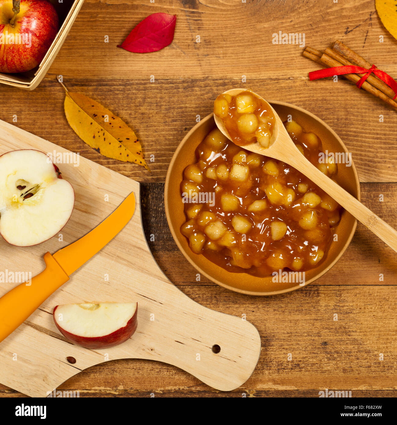 Apfel-Zimt Kuchen-Füllung Stockfoto