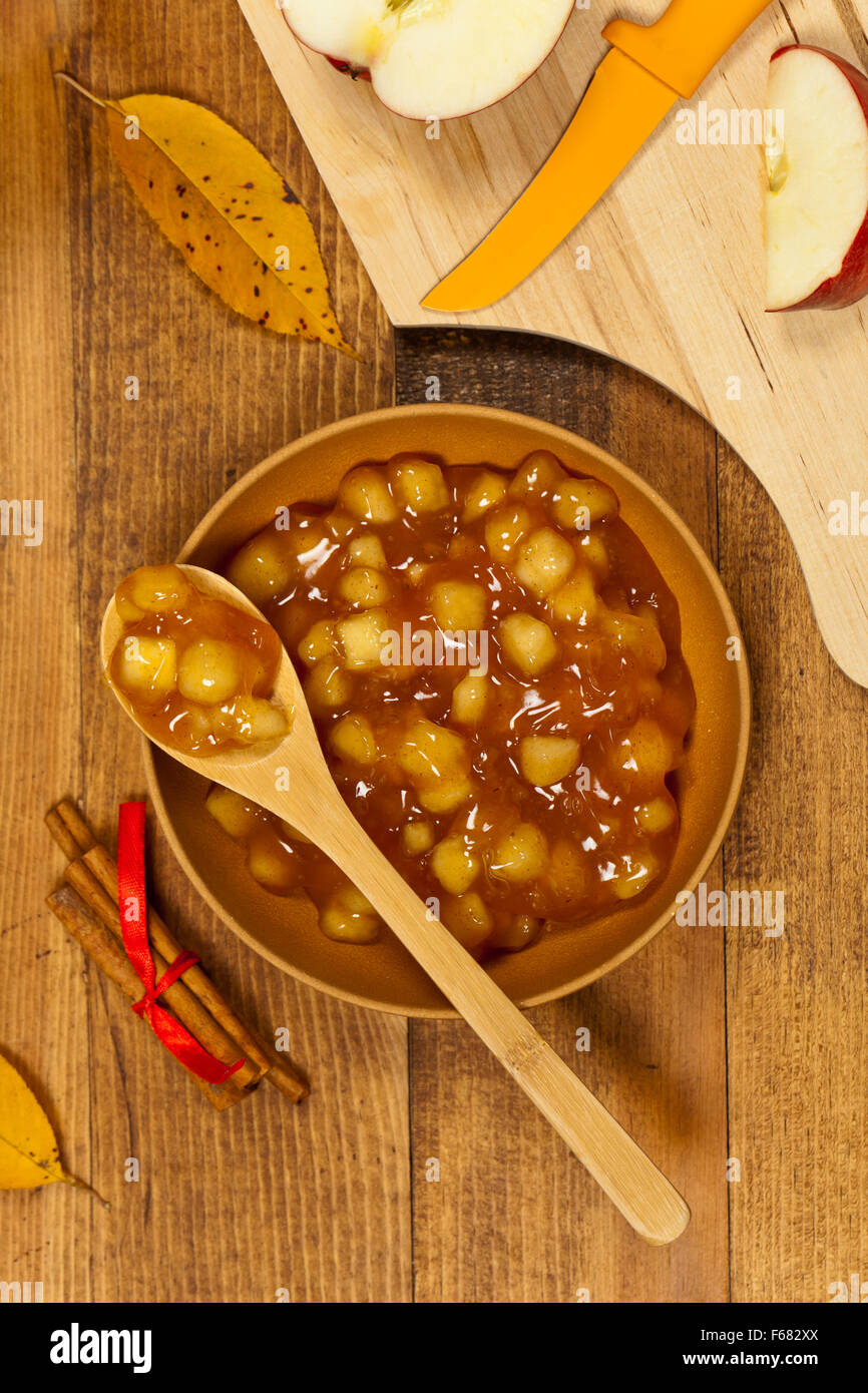 Apfel-Zimt Kuchen-Füllung Stockfoto