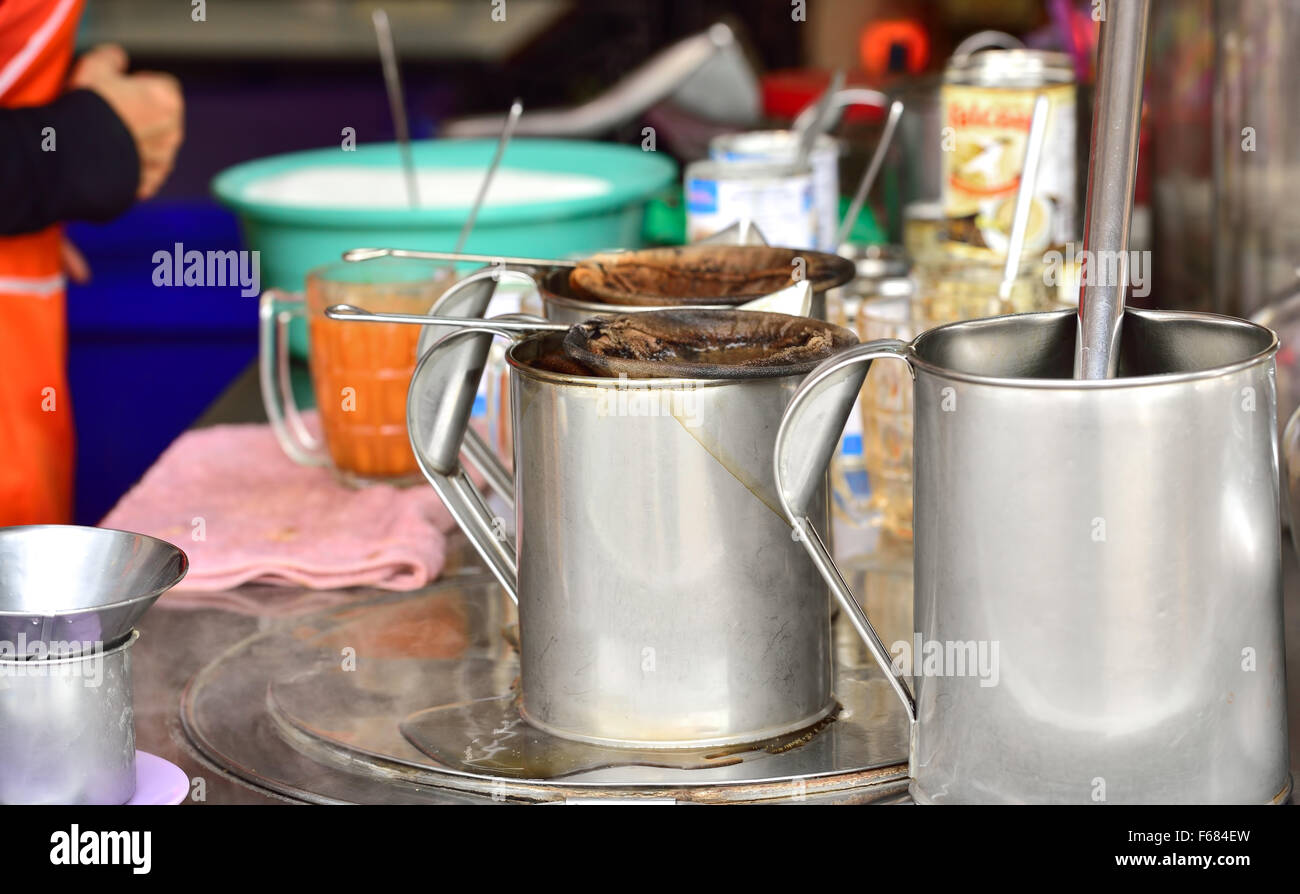 Thai Kaffee und Tee Kocher auf der Straße Stockfoto