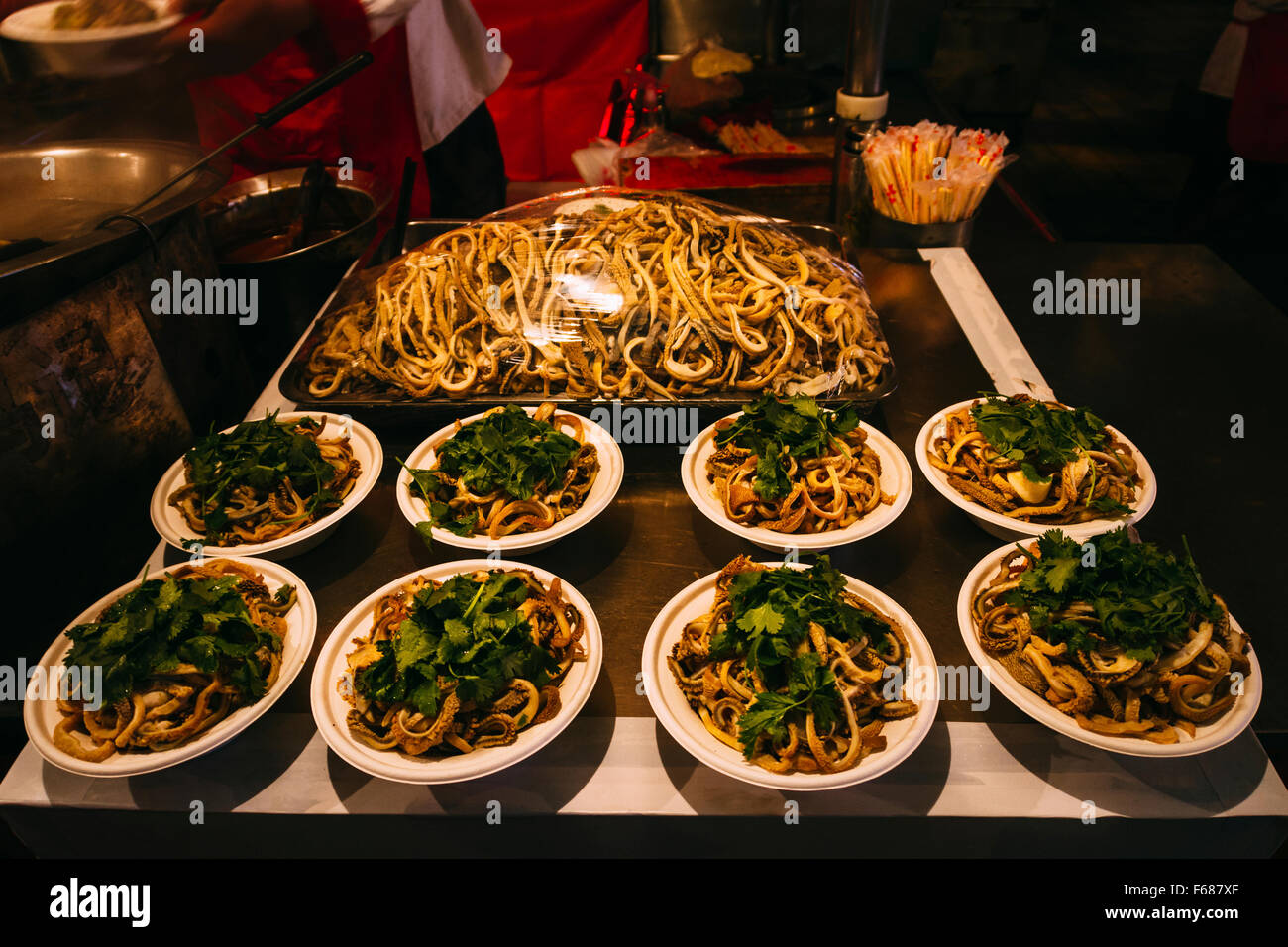 Peking - der Blick auf das leckere traditionelle Beijing Snack Essen. Stockfoto