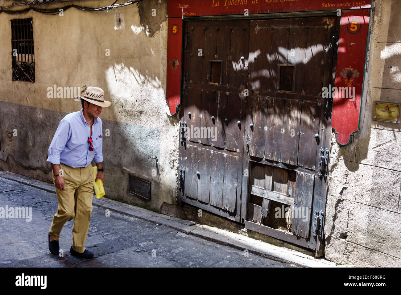 Toledo Spanien, Europa, Spanien, hispanischer Mann Männer männlich, Hut, Einwohner, Wandern, Spanien150703063 Stockfoto