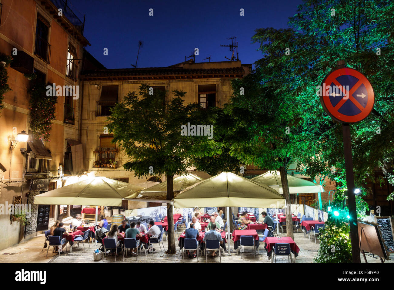 Toledo Spanien, Europa, Spanisch, hispanische Dämmerung, Nachtabend, Corral de Don Diego, Restaurant Restaurants Essen Essen Essen Cafe Cafes, Außenweg im Freien Stockfoto