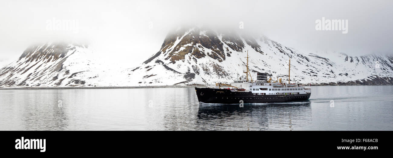 Paket versenden in Magdalenefjord, Spitzbergen-Island, Spitzbergen, Norwegen, Europa Stockfoto