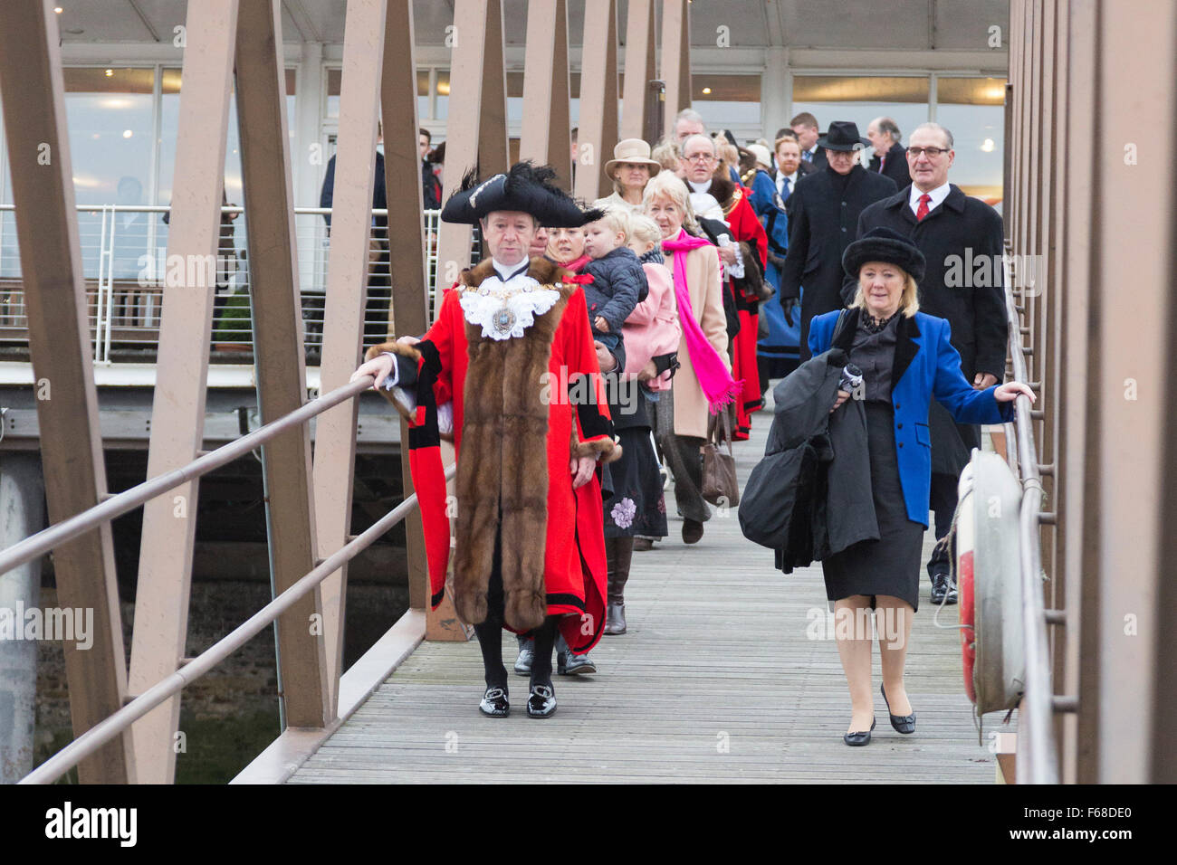 London, UK. 14. November 2015. Jeffrey Evans, 4. Baron Mountevans, der Lord Mayor 2015/2016 begibt sich an Westminster Bootfahren Basis, eine Flottille von kleinen Booten bis zur Tower Bridge vor der jährlichen Oberbürgermeister Show zu führen. Bildnachweis: Bas/Alamy Live-Nachrichten Stockfoto