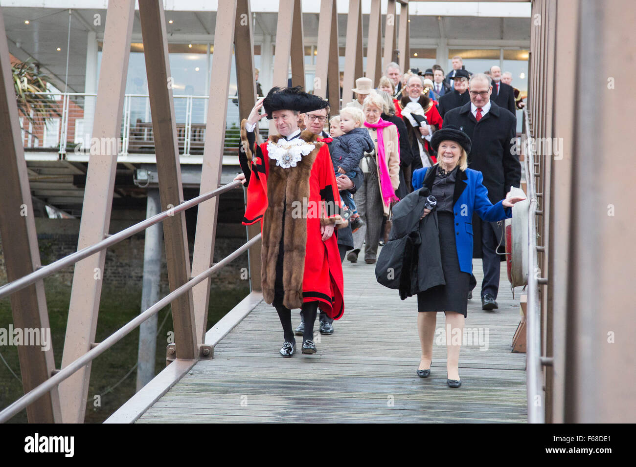 London, UK. 14. November 2015. Jeffrey Evans, 4. Baron Mountevans, der Lord Mayor 2015/2016 begibt sich an Westminster Bootfahren Basis, eine Flottille von kleinen Booten bis zur Tower Bridge vor der jährlichen Oberbürgermeister Show zu führen. Bildnachweis: Bas/Alamy Live-Nachrichten Stockfoto