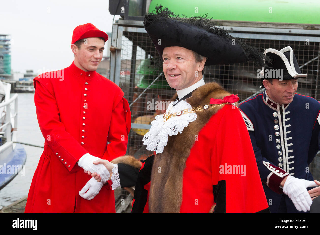 London, UK. 14. November 2015. Jeffrey Evans, 4. Baron Mountevans, der Lord Mayor 2015/2016 begibt sich an Westminster Bootfahren Basis, eine Flottille von kleinen Booten bis zur Tower Bridge vor der jährlichen Oberbürgermeister Show zu führen. Bildnachweis: Bas/Alamy Live-Nachrichten Stockfoto