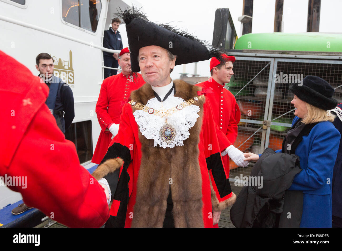 London, UK. 14. November 2015. Jeffrey Evans, 4. Baron Mountevans, der Lord Mayor 2015/2016 begibt sich an Westminster Bootfahren Basis, eine Flottille von kleinen Booten bis zur Tower Bridge vor der jährlichen Oberbürgermeister Show zu führen. Bildnachweis: Bas/Alamy Live-Nachrichten Stockfoto
