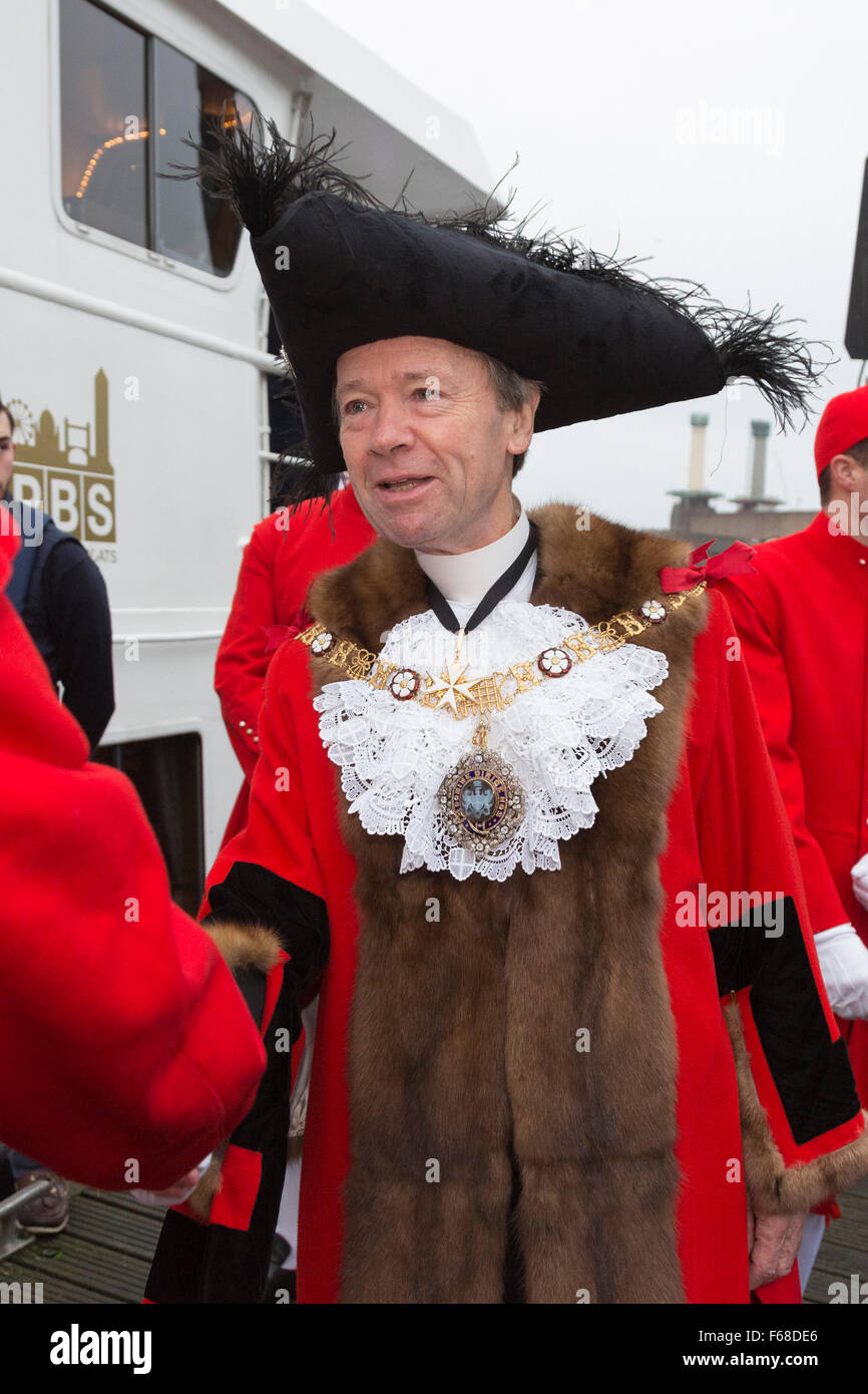 London, UK. 14. November 2015. Jeffrey Evans, 4. Baron Mountevans, der Lord Mayor 2015/2016 begibt sich an Westminster Bootfahren Basis, eine Flottille von kleinen Booten bis zur Tower Bridge vor der jährlichen Oberbürgermeister Show zu führen. Bildnachweis: Bas/Alamy Live-Nachrichten Stockfoto
