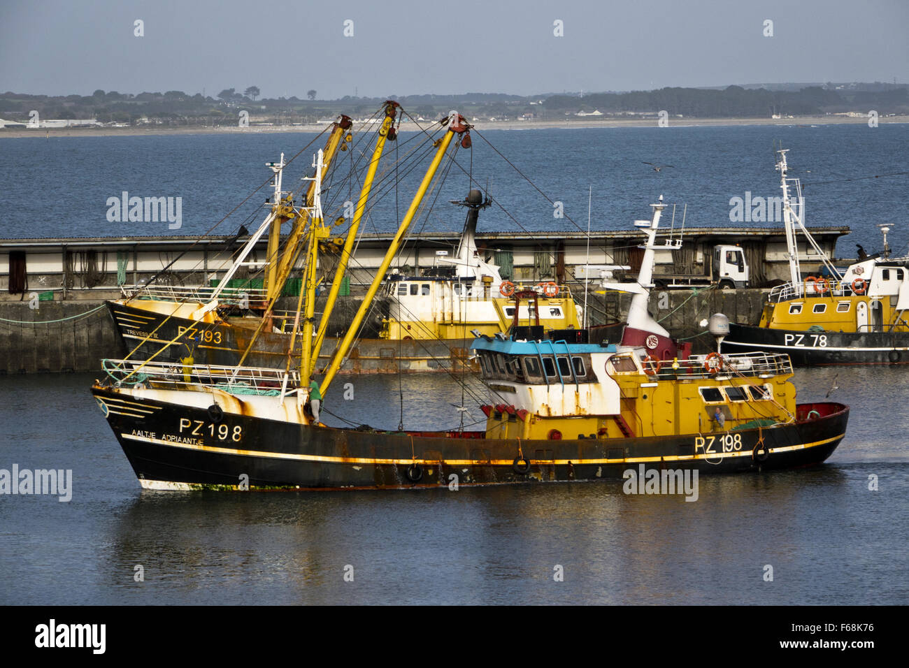 PZ 198 Aaltje Adriaantje Strahl Fischtrawler in Newlyn Harbour Stockfoto