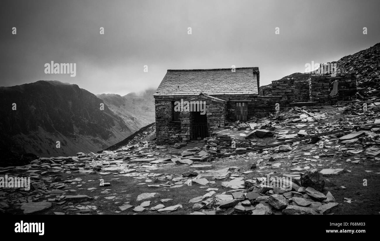 Dubs Hütte-Schutzhütte Fleetwith Pike mit Blick auf Heuhaufen in Buttermere in den Lake District National park Stockfoto