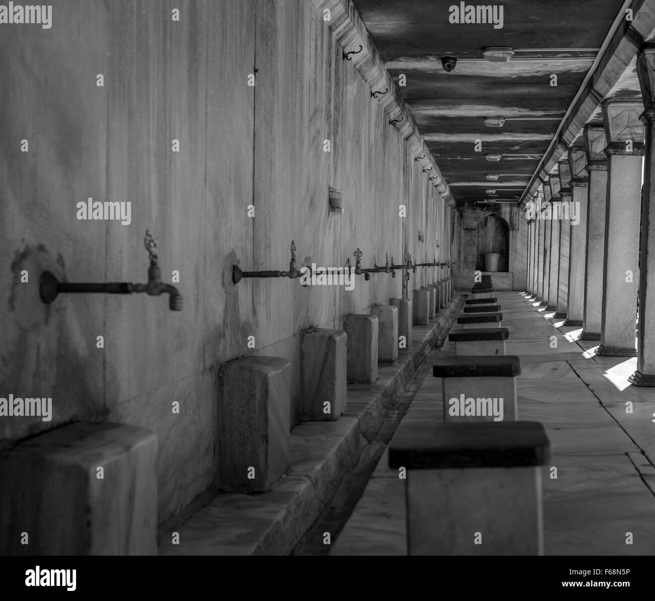 Tippen Sie auf die Füße zu waschen, vor der blauen Moschee in Istanbul Stockfoto