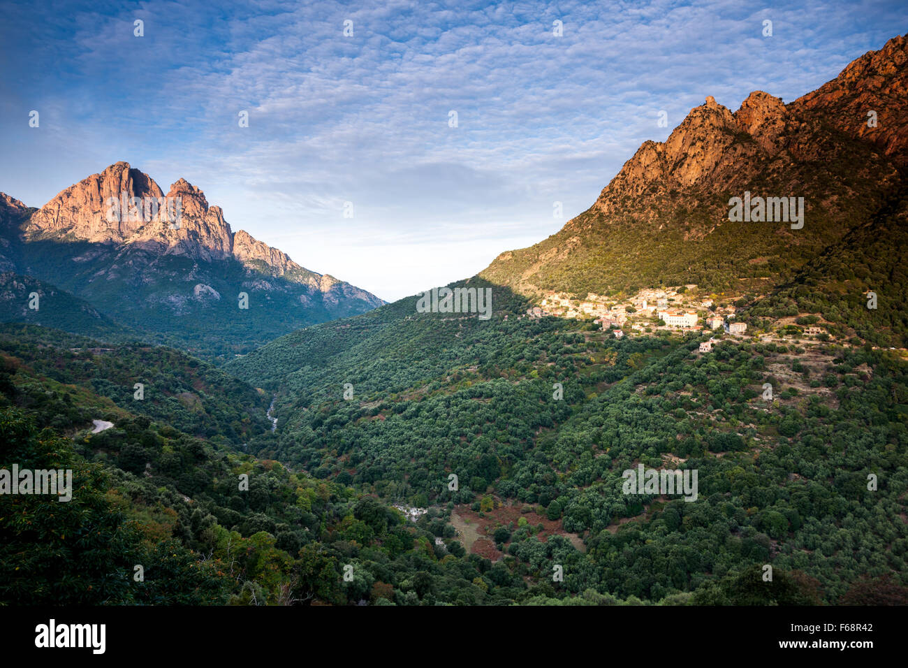 Bergdorf der Ota-Korsika-Frankreich Stockfoto