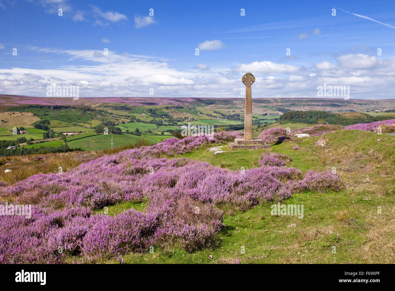 Millenium Cross, oben Rosedale North York Moors National Park North Yorkshire England Großbritannien Stockfoto