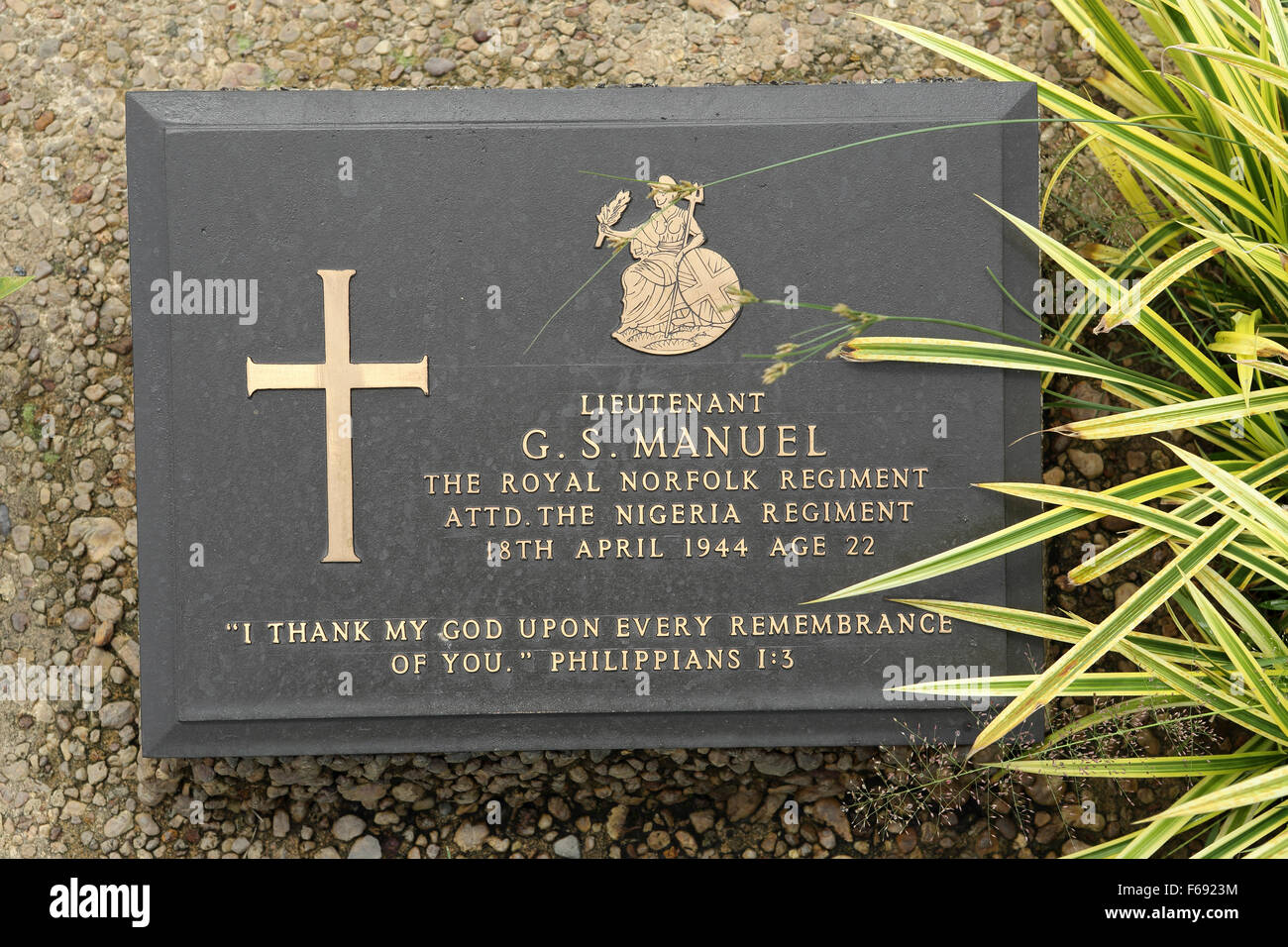 Das Grab eines Soldaten am Taukkyan War Cemetery in der Nähe von Yangon, Myanmar. Stockfoto