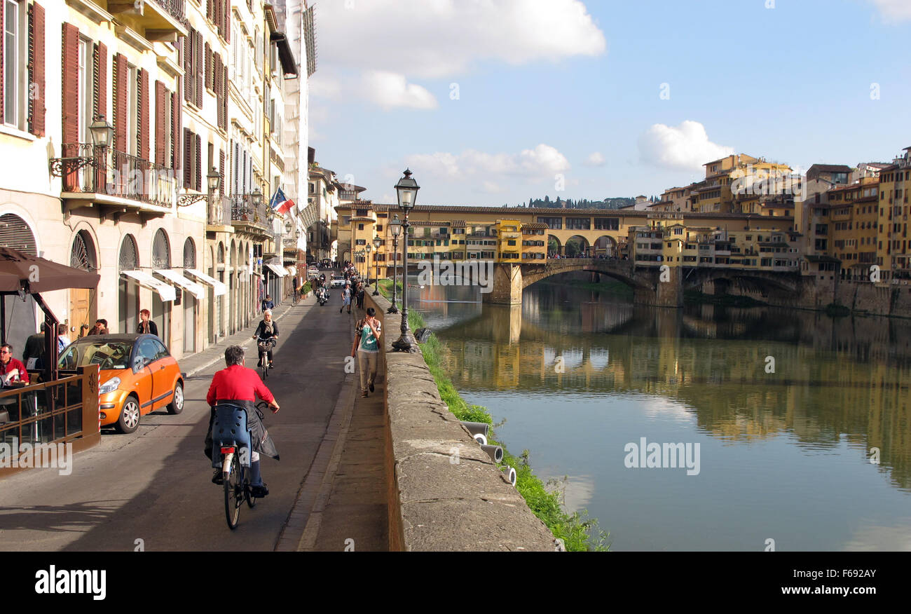 Florenz: Reisen Sie in der Toskana - taly. Bilder des Palazzo Vecchio, David, Pote Vecchio, Arno, bei Nacht Stockfoto