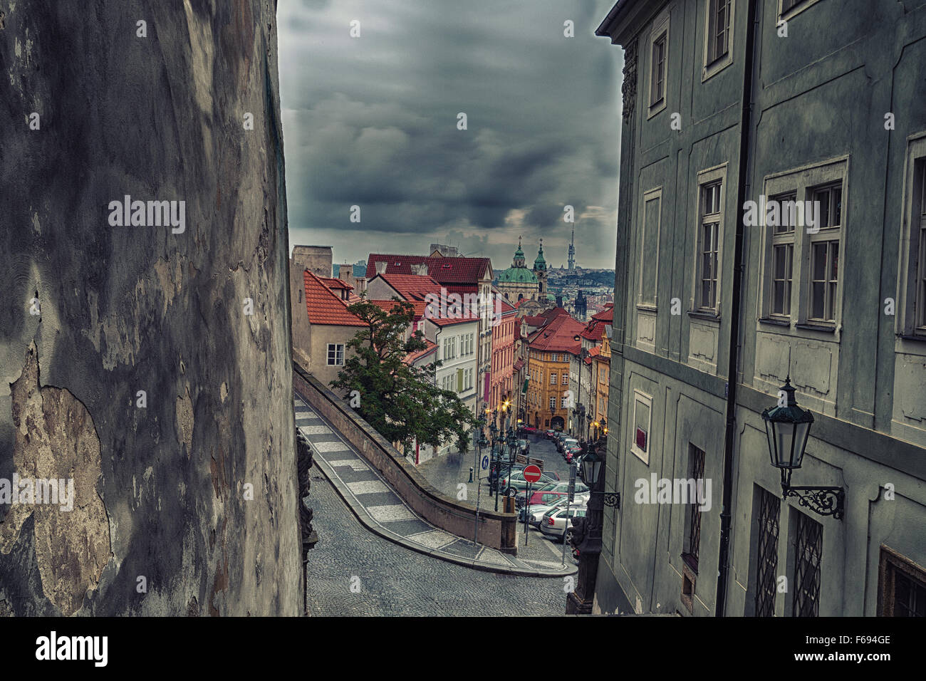 Straßen und Gebäude der Mala Strana Viertel in Prag Stockfoto