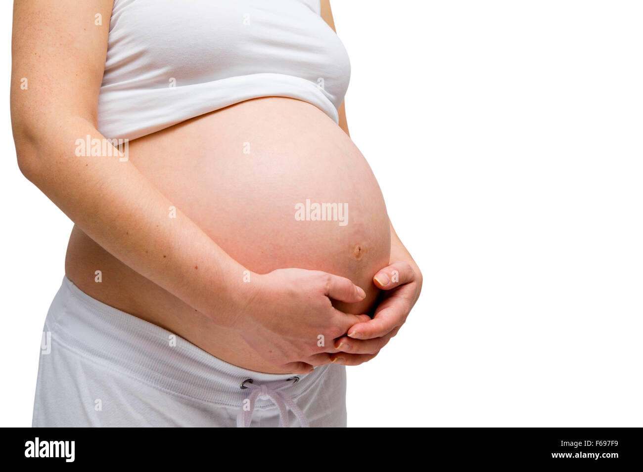 Schwangere Frauen in weißen Lounge tragen isoliert auf weiss Stockfoto
