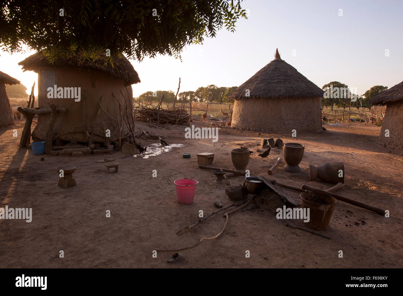 Alltag in einem malischen Dorf. Stockfoto