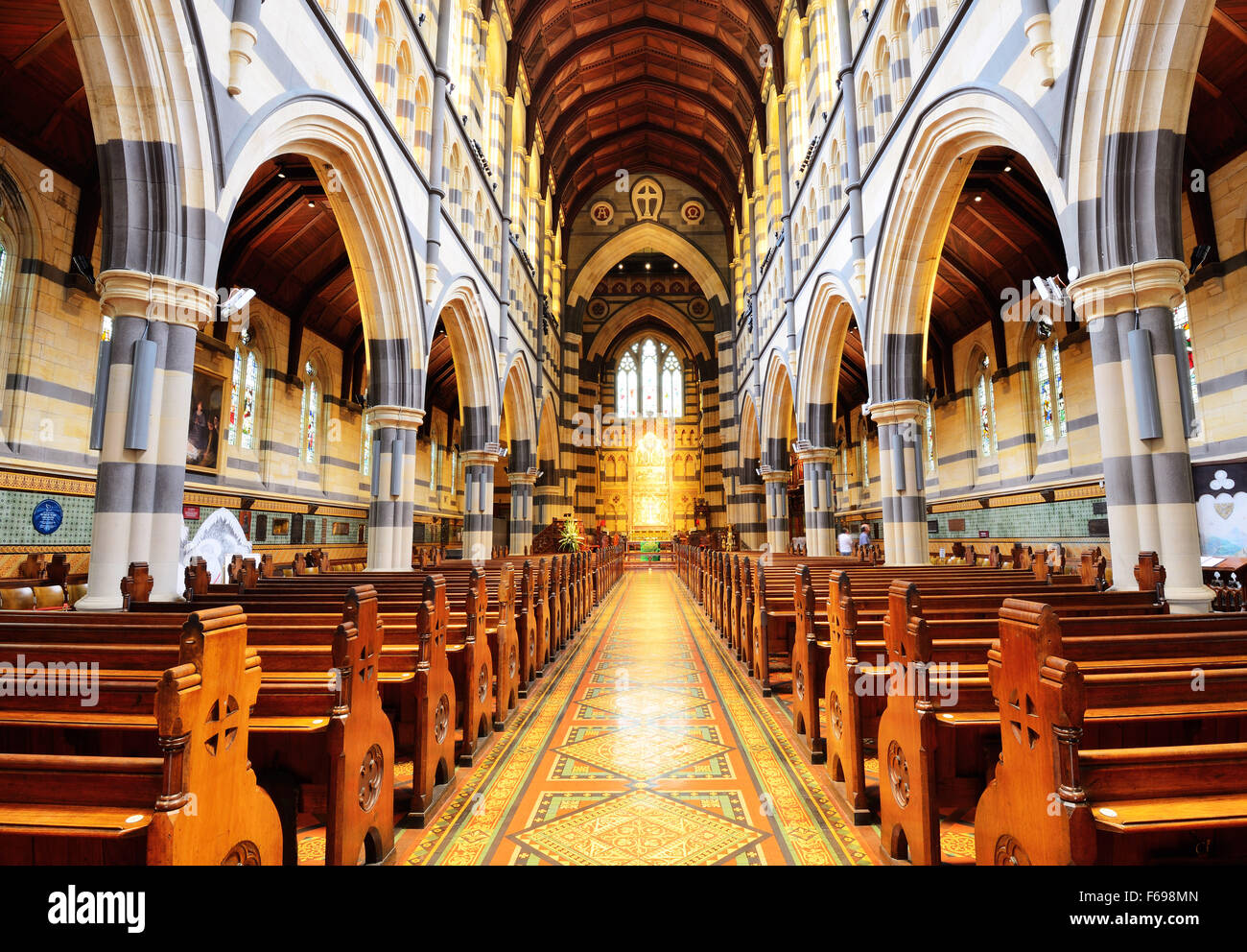 Inneneinrichtung der St. Pauls Cathedral. Die Kathedrale ist ein bedeutendes Wahrzeichen und beeindruckendes Gebäude in Melbourne, Australien. Stockfoto