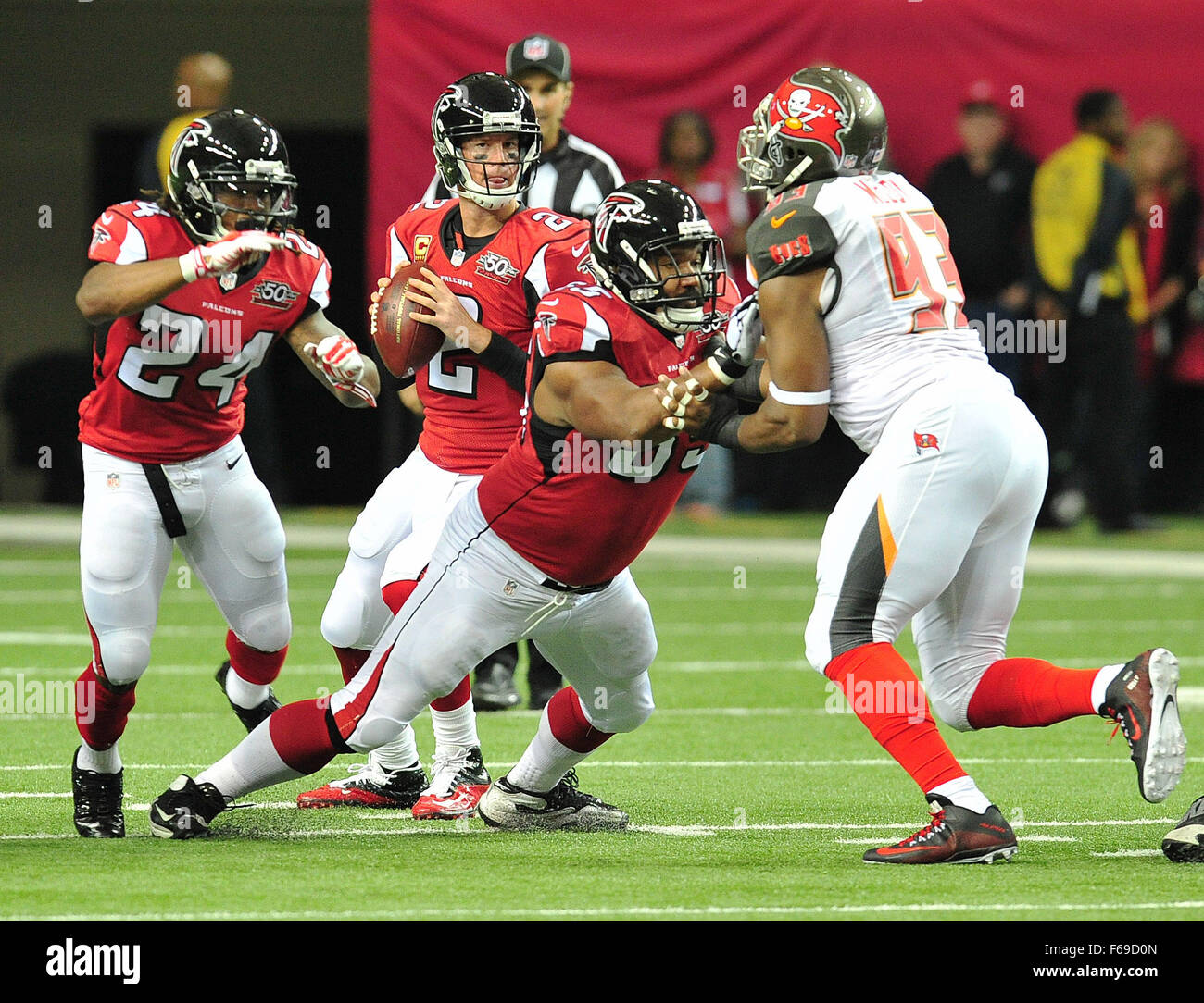 1. November 2015: #2 Matt Ryan von den Atlanta Falcons in Aktion während der NFL-Spiel zwischen Houston Texans und Atlanta Falcons im Georgia Dome in Atlanta Georgia. Die Tampa Bay Buccaneers gewann das Spiel 23-20. Bill McGuire/CSM Stockfoto