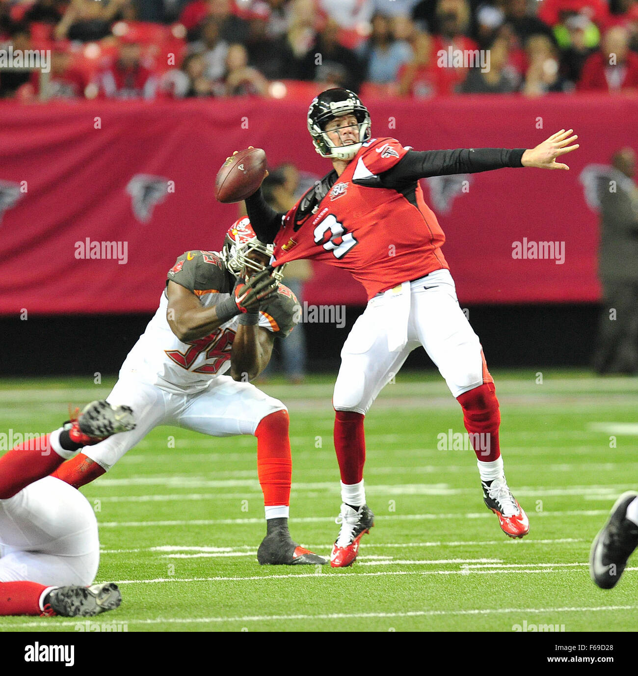 1. November 2015: #2 Matt Ryan von den Atlanta Falcons in Aktion während der NFL-Spiel zwischen Houston Texans und Atlanta Falcons im Georgia Dome in Atlanta Georgia. Die Tampa Bay Buccaneers gewann das Spiel 23-20. Bill McGuire/CSM Stockfoto