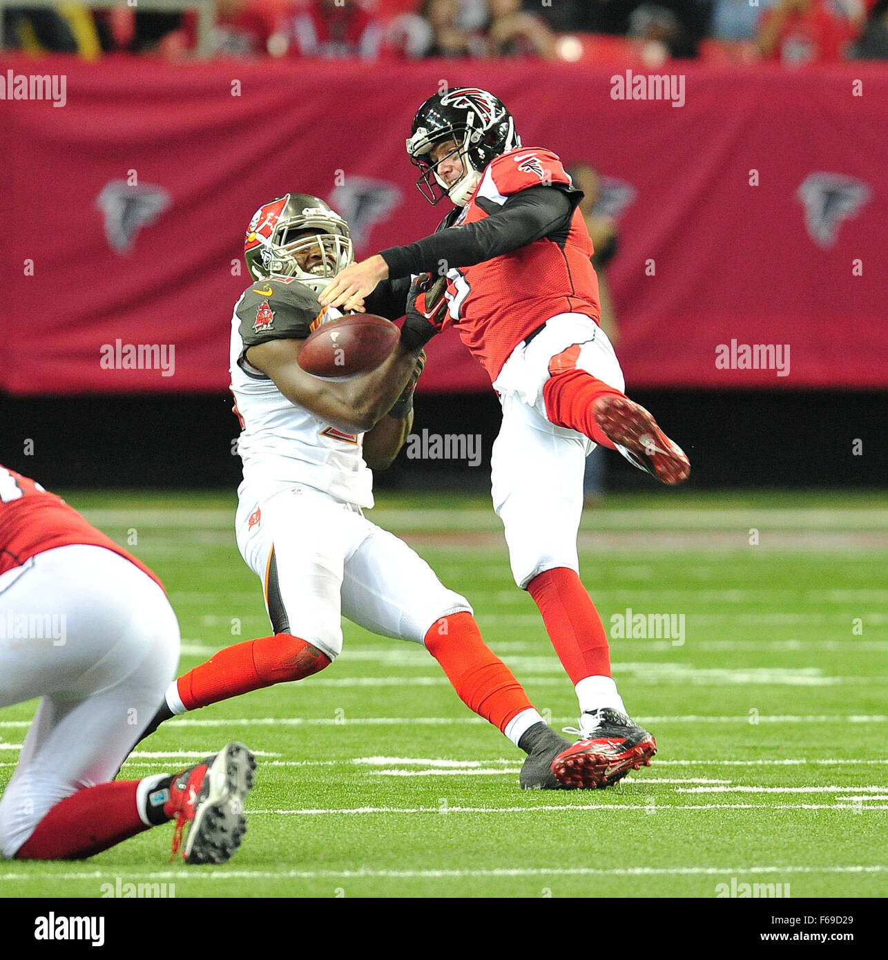 1. November 2015: #2 Matt Ryan von den Atlanta Falcons in Aktion während der NFL-Spiel zwischen Houston Texans und Atlanta Falcons im Georgia Dome in Atlanta Georgia. Die Tampa Bay Buccaneers gewann das Spiel 23-20. Bill McGuire/CSM Stockfoto