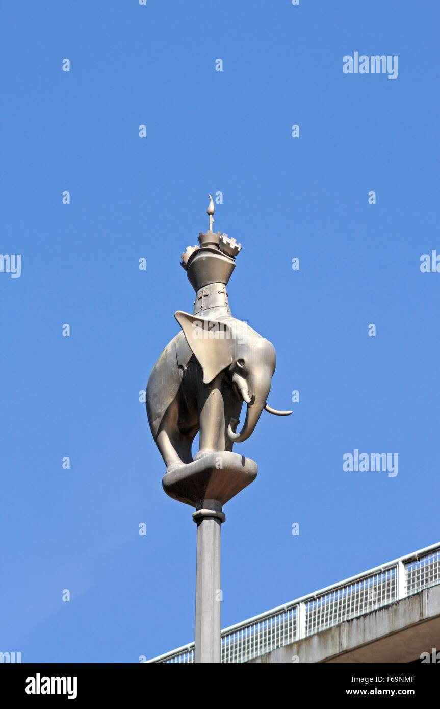 Elephant &amp; Castle Statue bei Broadgate im Zentrum Stadt, Coventry, West Midlands, England, Vereinigtes Königreich, West-Europa. Stockfoto