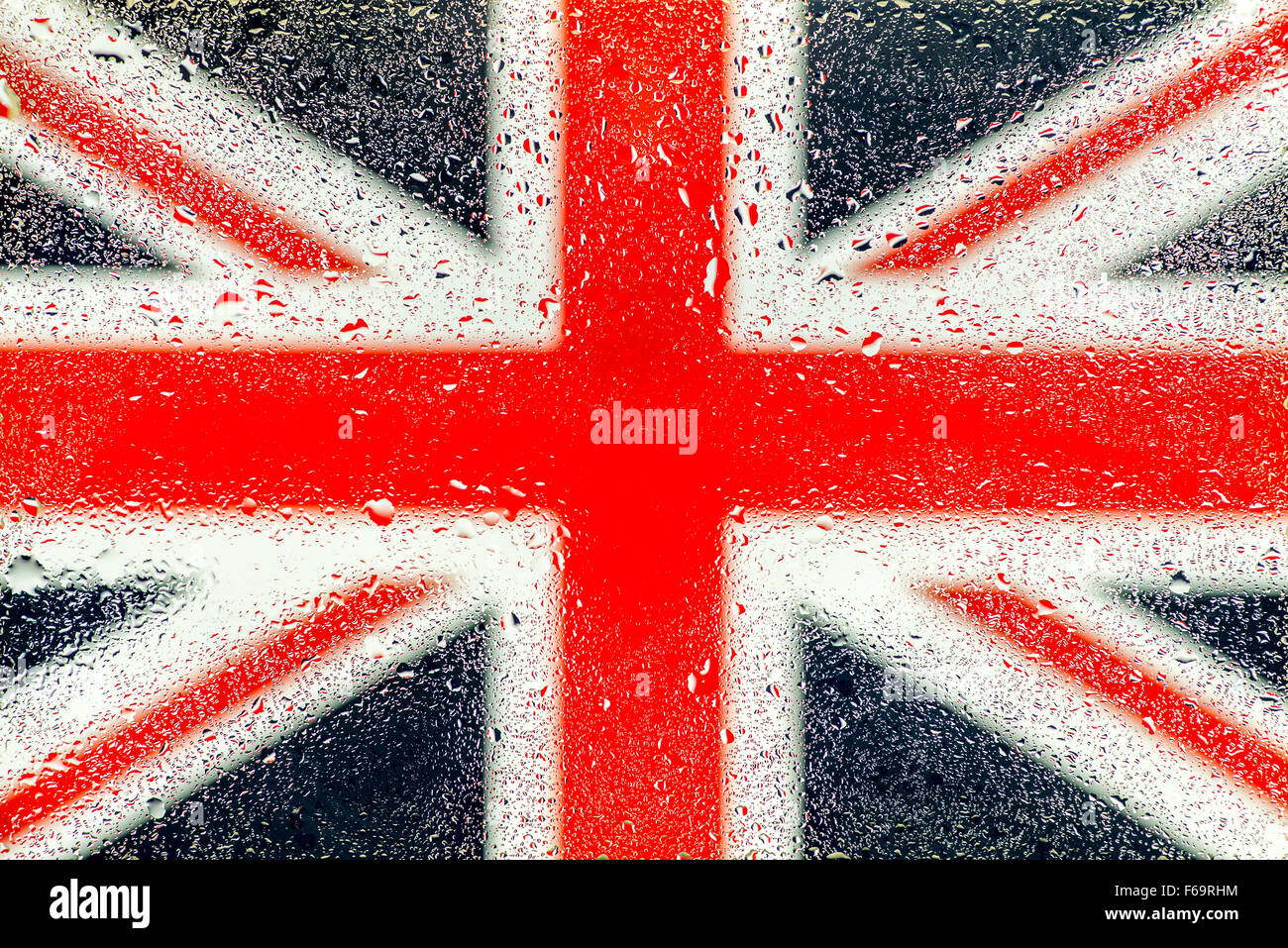 Vereinigtes Königreich-Union Jack-Flagge durch einen verregneten Fenster gesehen Stockfoto