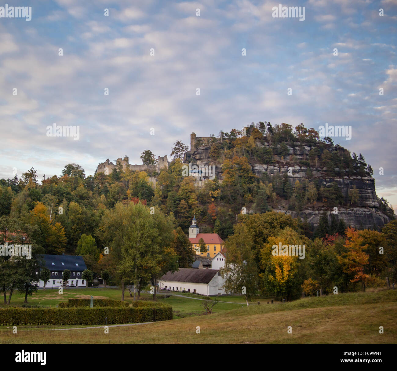 Landschaft mit Bergen in Oybin, Deutschland Stockfoto
