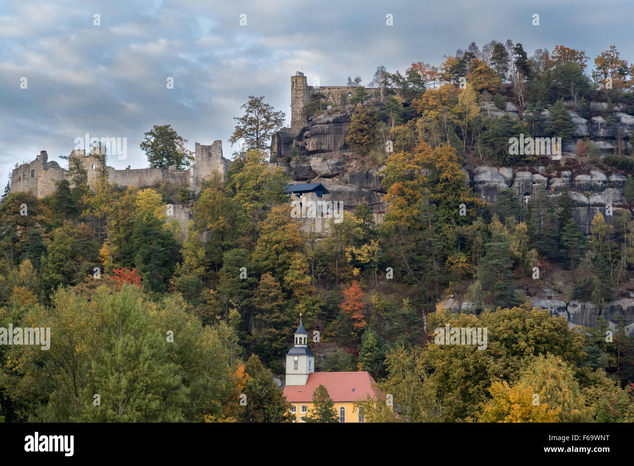 Landschaft mit Bergen in Oybin, Deutschland Stockfoto