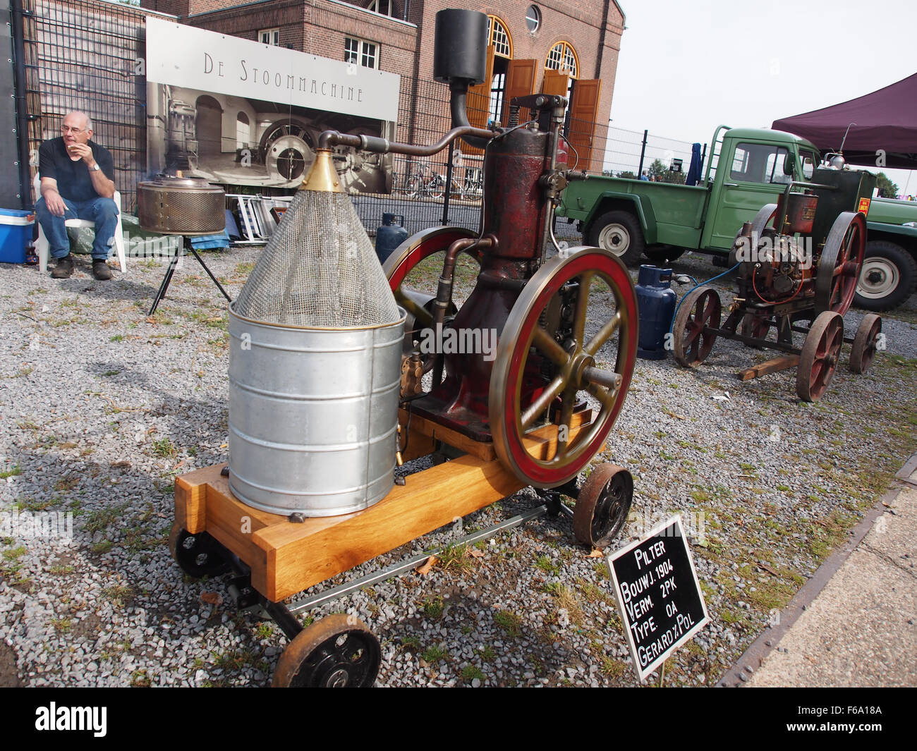 Der Pilter OA von 1904 auf der Oisterwijkste Stoomdagen 2015 zeigt Ingenieurskunst und Automobildesign des frühen 20. Jahrhunderts. Stockfoto