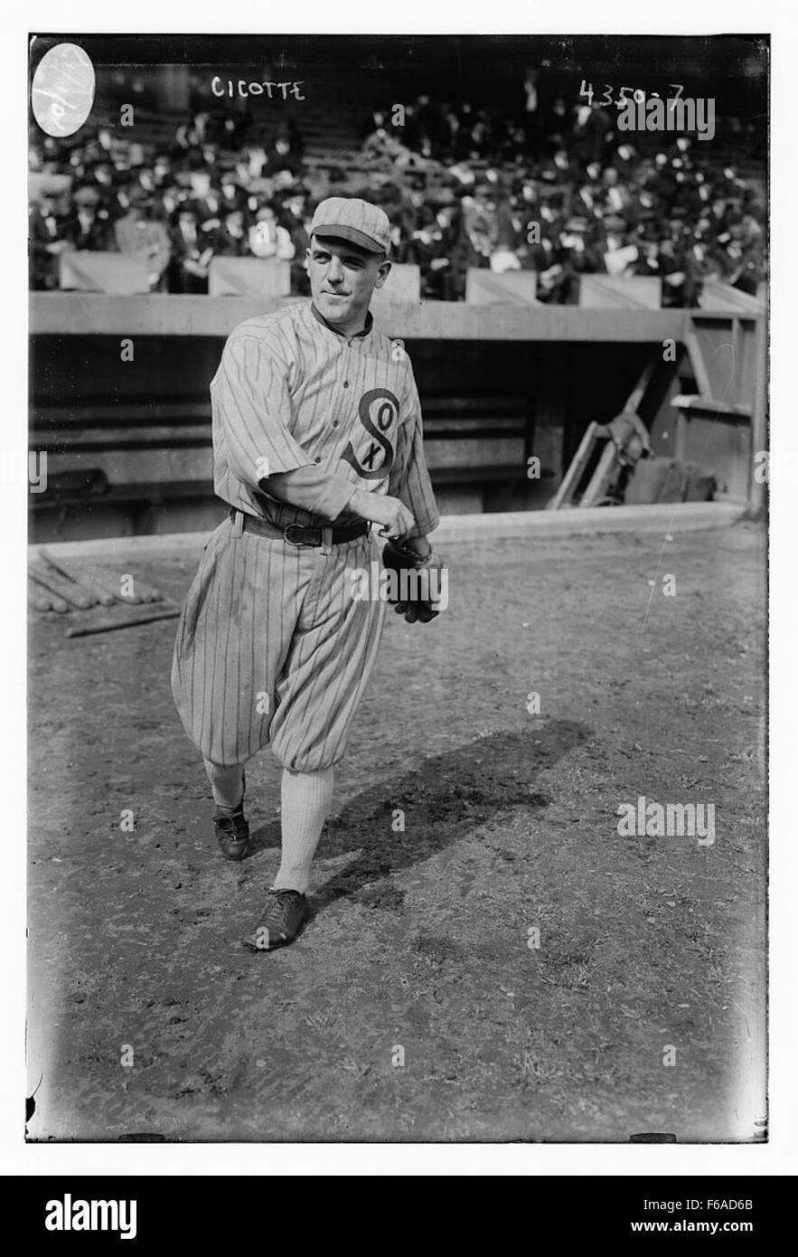 Ein historisches Foto von Eddie Cicotte, einem Pitcher für das Baseballteam der Chicago American League, bekannt für seine Rolle im berüchtigten Black Sox-Skandal von 1919. Stockfoto