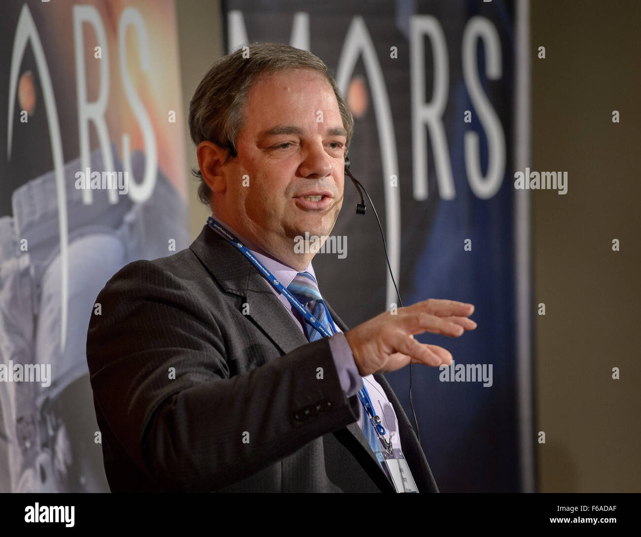Andy Spry vom Jet Propulsion Laboratory der NASA spricht über den planetaren Schutz beim First Landing Site/Exploration Zone Workshop for Human Mars Missions. Die Veranstaltung konzentriert sich auf die Auswahl sicherer und wissenschaftlich wertvoller Landeplätze für menschliche Missionen zum Mars. Stockfoto
