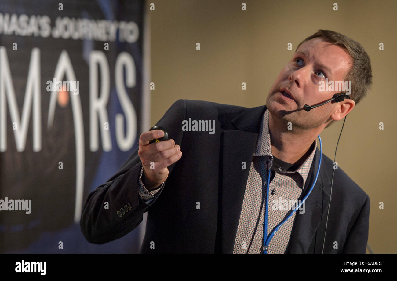 Shawn Wright vom Planetary Science Institute präsentiert auf dem ersten Workshop für Landing Site/Exploration Zone die Vorschläge für Mars-Missionen, die sich auf den wissenschaftlichen Wert und die Ressourcen für die menschliche Exploration konzentrieren. Stockfoto