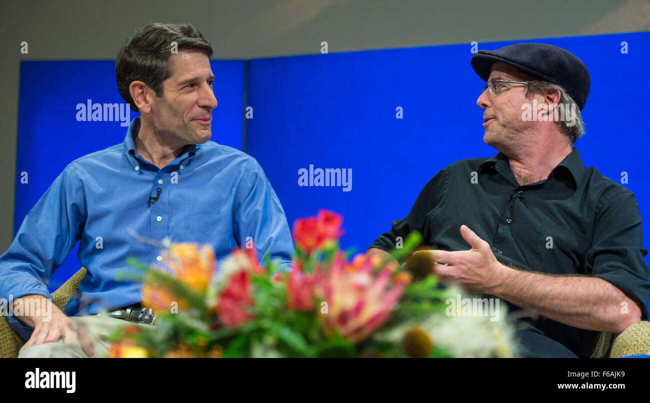 Die Reise der NASA zum Mars wird im Jet Propulsion Laboratory mit Einblicken von Andy Weir, Autor von 'The Martian', diskutiert. Im Mittelpunkt dieser Diskussion stehen die Herausforderungen und Ziele künftiger Mars-Missionen. Stockfoto