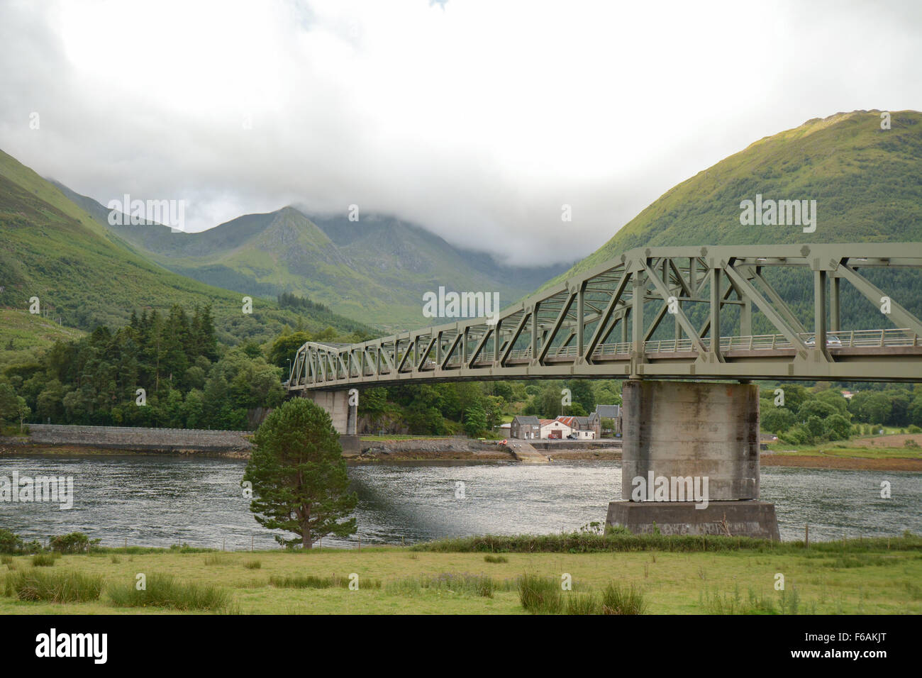 Ballachulish Brücke tragen die A82 Hauptverbindung zwischen Glasgow und Inverness über die Narrows zwischen Lochs Leven und Linnhe Stockfoto