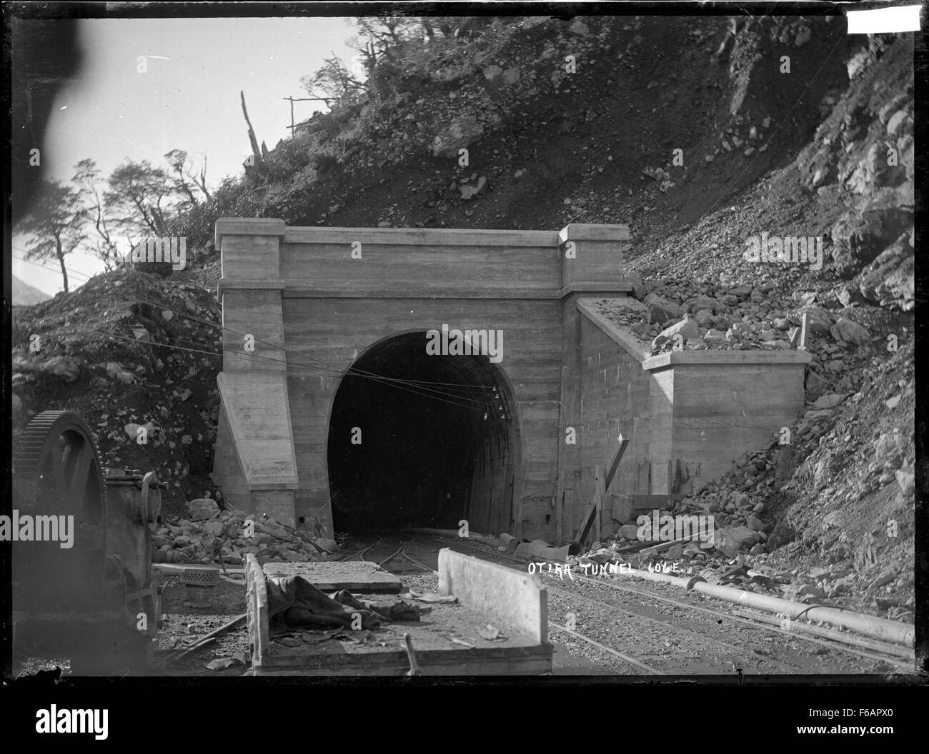 Dieses Foto zeigt den Eisenbahntunnel bei Bealey Flat, ein bedeutendes ...