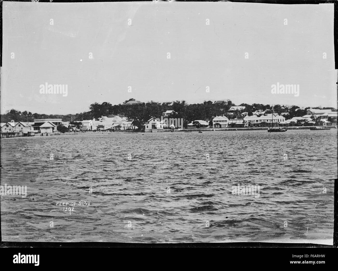 Suva liegt auf der Insel Viti Levu in Fidschi und ist die Hauptstadt für ihre Kolonialarchitektur und ihr lebendiges Kulturerbe. Die Stadt ist das politische, wirtschaftliche und kulturelle Zentrum Fidschis. Stockfoto