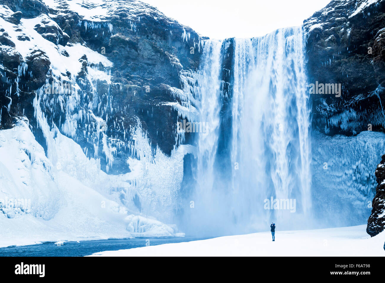Island Wasserfall Winter Fotos Und Bildmaterial In Hoher Auflösung Alamy 