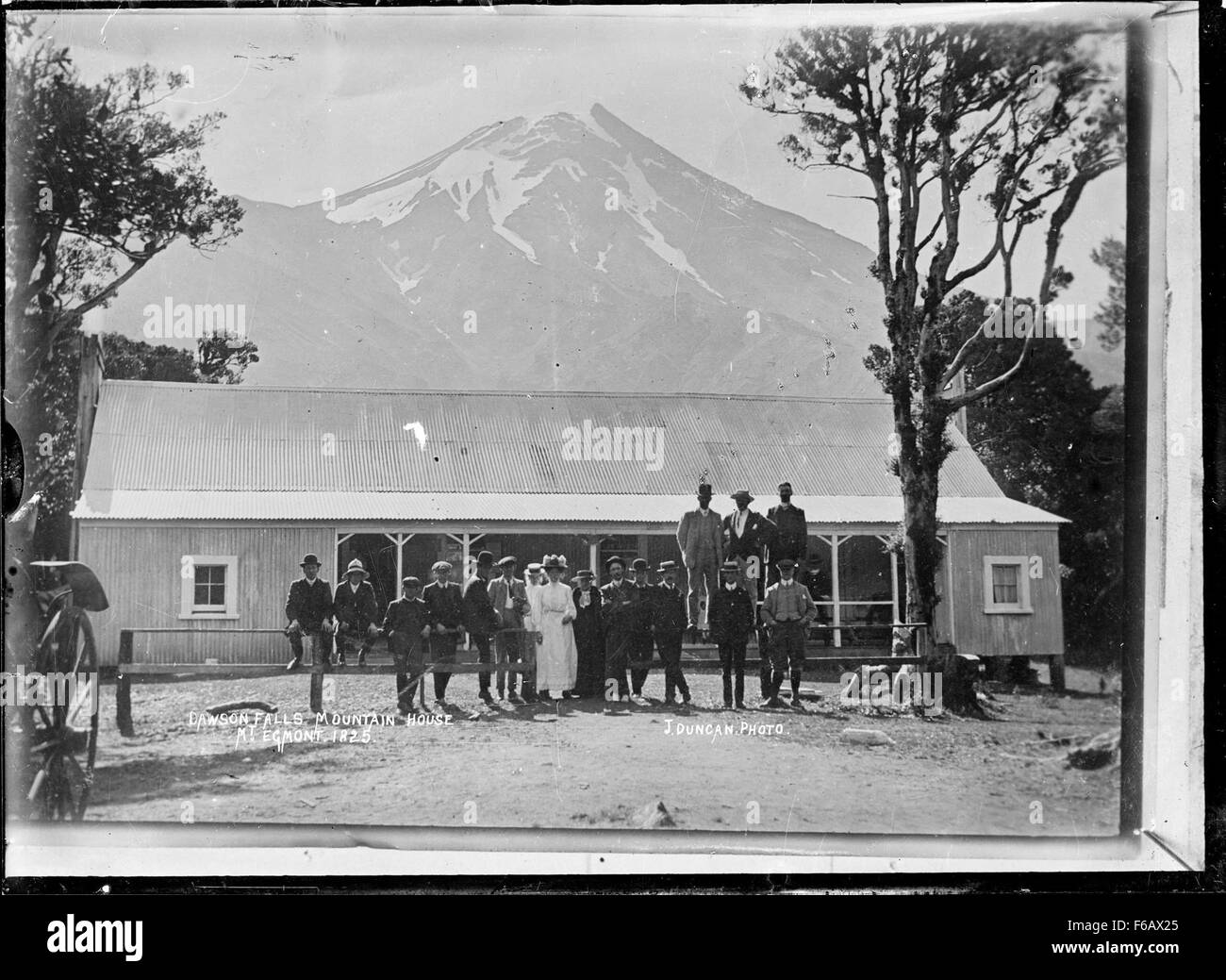 Dawson fällt Berghaus, auf Mount Egmont (heute Mount Taranaki) Stockfoto